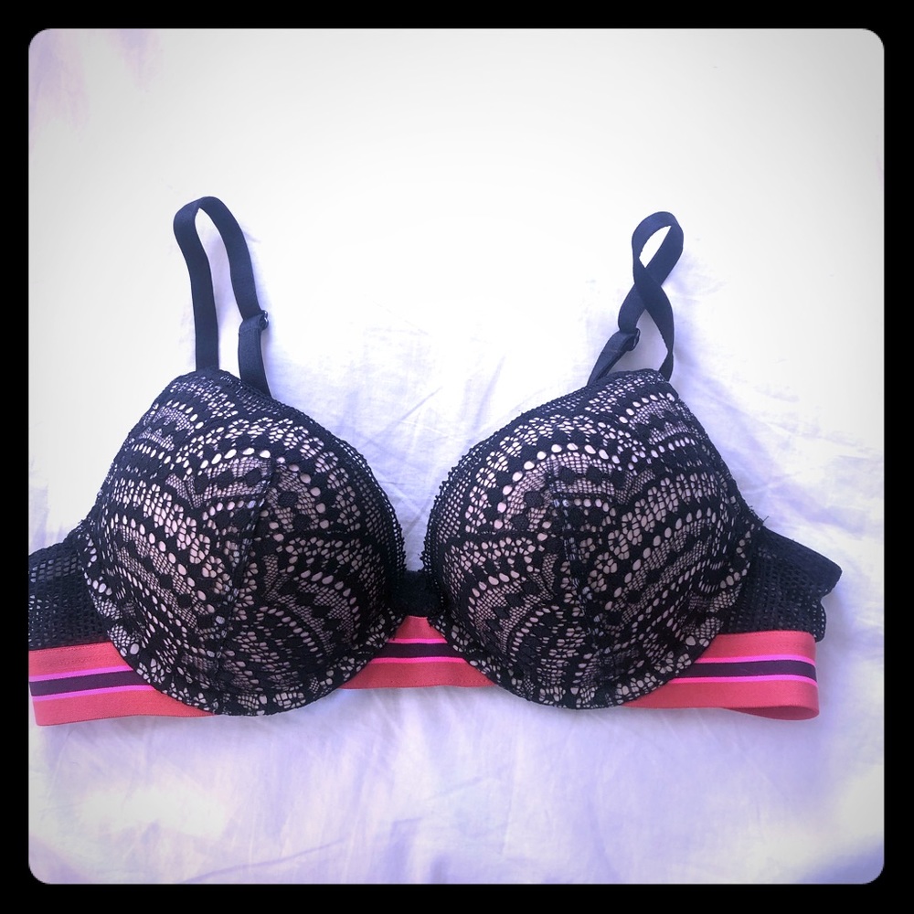 Victoria’s Secret bombshell 🥰